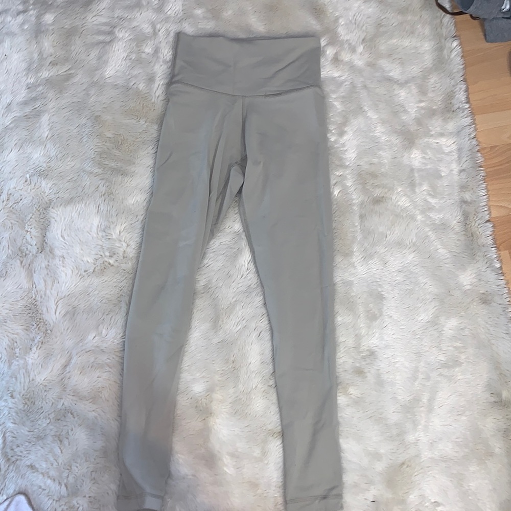 4 pairs of TNA leggings all size Xs
